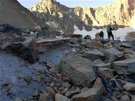 قله علم کوه از مسیر سیاه سنگ ها