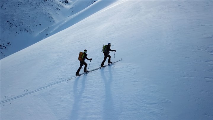 کوهنوردی با اسکی قله دونا